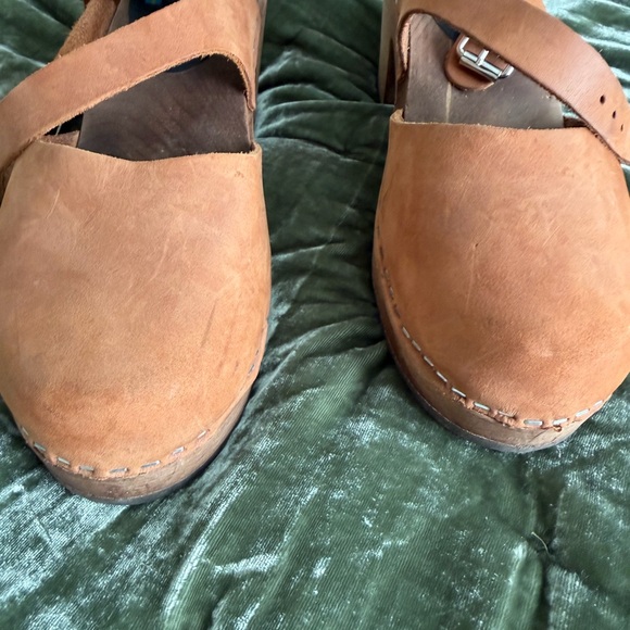 Women's Tan Clogs - Picture 2 of 4